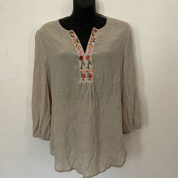 Women’s Olivia&Martin embroidered blouse size medium - Picture 1 of 5